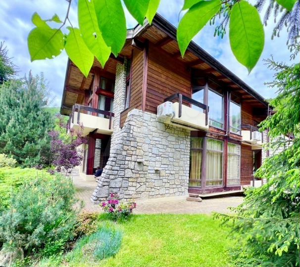 Дом 270 м² на участке 14 сот.