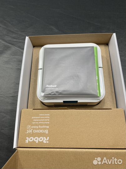 Робот-полотер iRobot Braava Jet 240 моющий