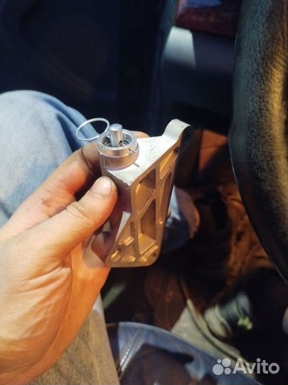 Натяжитель ролика ремня грм vag