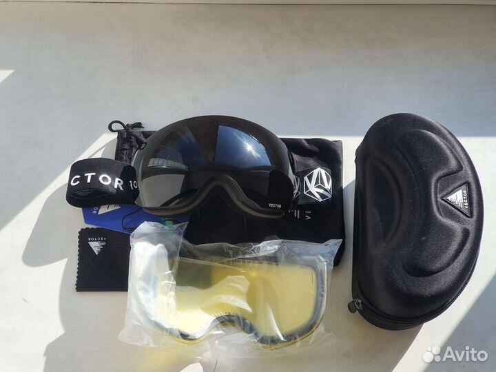 Новые очки, линза и горнолыжный шлем