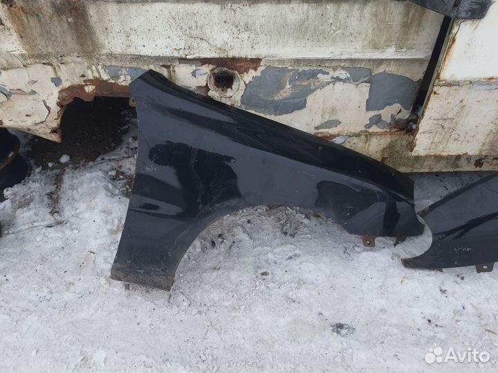 Левое переднее крыло для Мерседес Т1 207-410