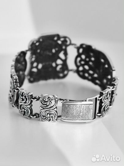 Серебряный браслет с изображением древнегреческой