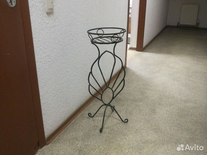 Подставка для цветов напольная металлическая