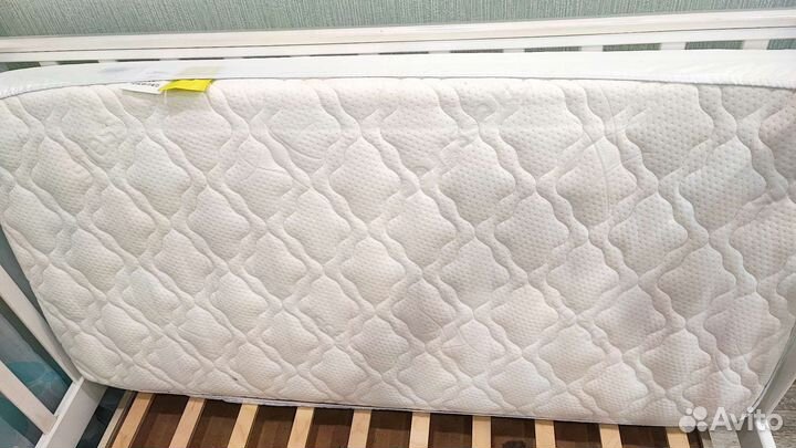 Детская кроватка с универсальным маятником