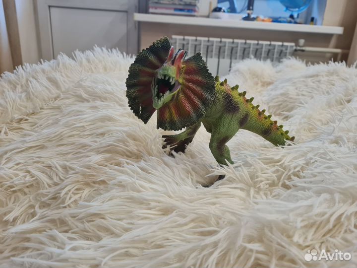 Дилофозавр