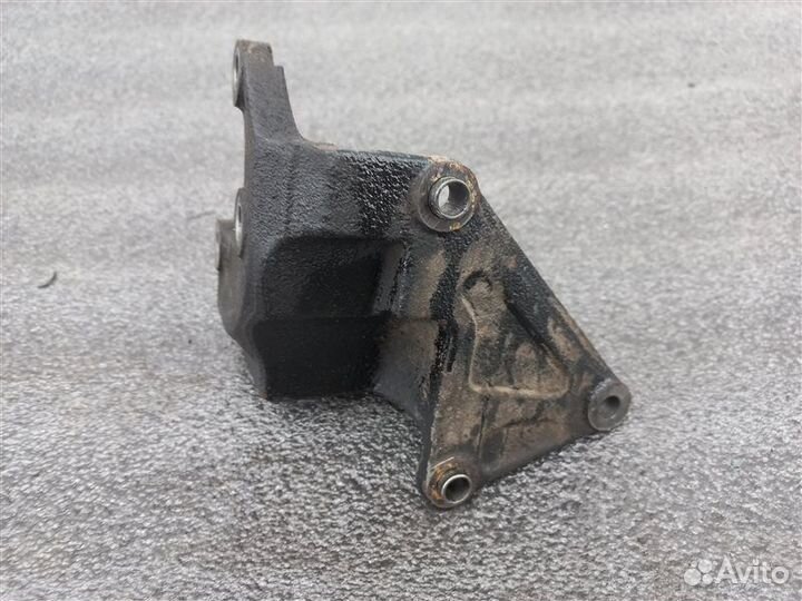 Кронштейн гидроусилителя руля Suzuki Grand