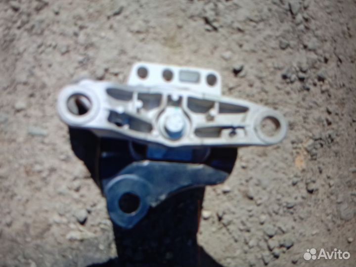 Подушка двигателя