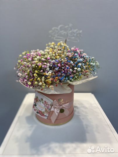 Цветы/коробка с гипсофилой/ гипсофила радужная