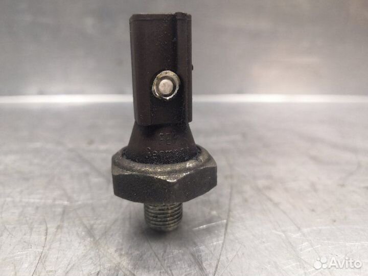 Датчик давления масла Volkswagen Passat B6