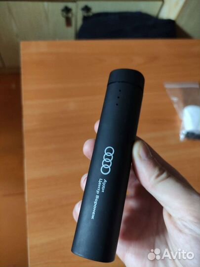 Повер банк колонка 2 в 1