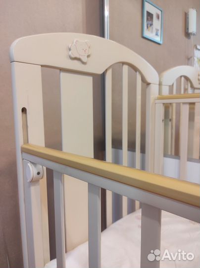 Детская кроватка с маятником и ящиком