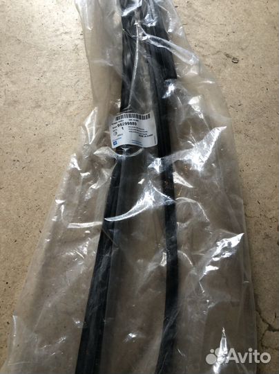 Уплотнитель лобового стекла верхний Orlando