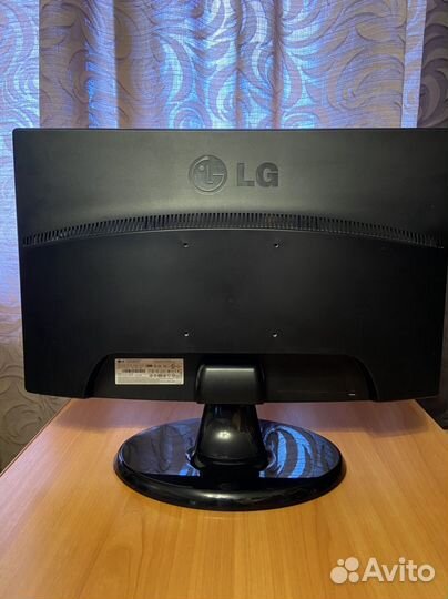 Монитор LG 22