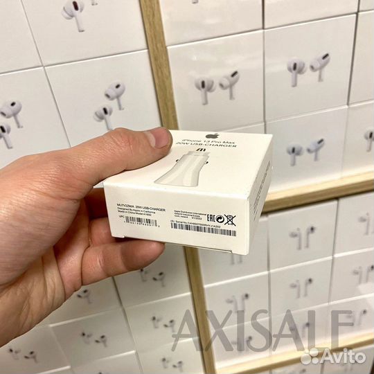 Зарядка на iPhone в автомобиль