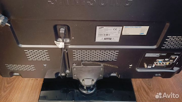 Продам телевизор Самсунг 43