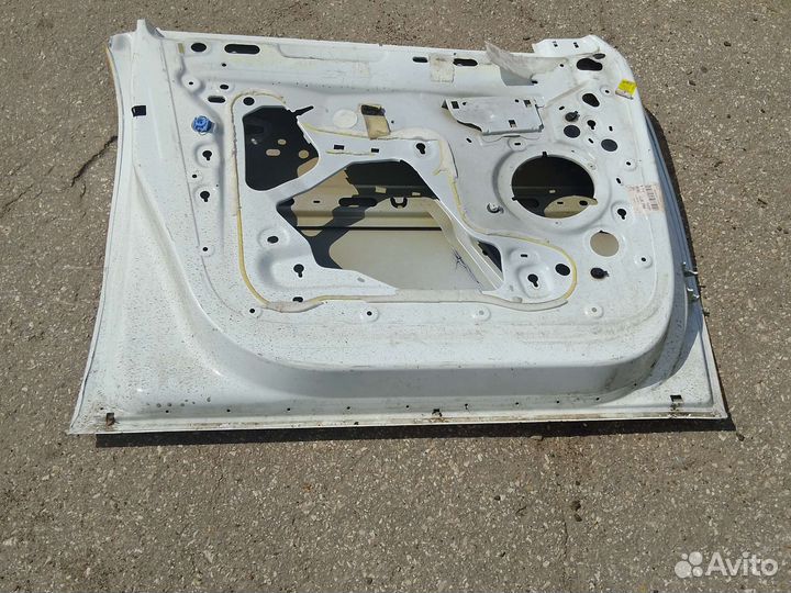 Дверь левая передняя Citroen C4 Picasso