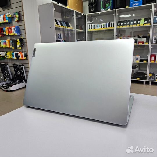 Ноутбук Lenovo AMD Ryzen 3 7320U 2.40Ghz Ram 8gb S