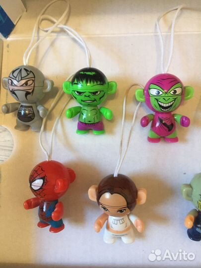 Игрушки из киндера Марвел