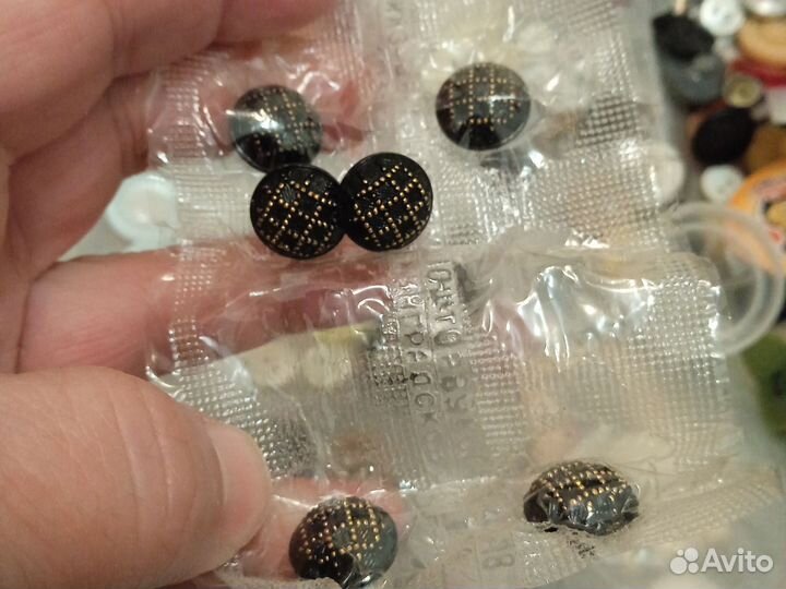 6 новых красивых пуговиц в упаковке. СССР