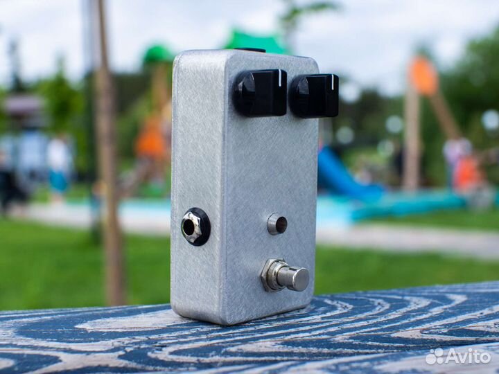 Гитарная педаль Surf Trem