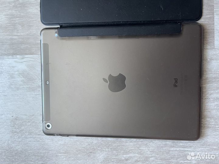Планшет Apple iPad Air 16GB