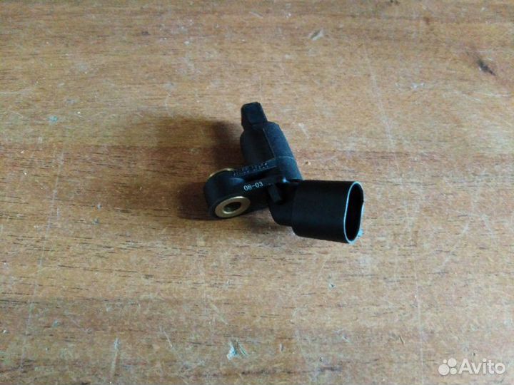 Датчик abs передний левый Volkswagen Passat B3