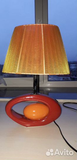Лампа настольная