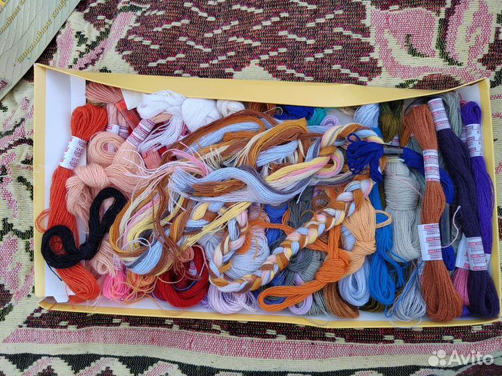 Набор нитей для вышивания