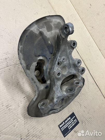 Кулак со ступицей передний правый Мерседес w204