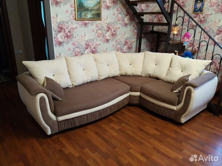 Перетяжка мягкой мебели, пуфики и подлокот