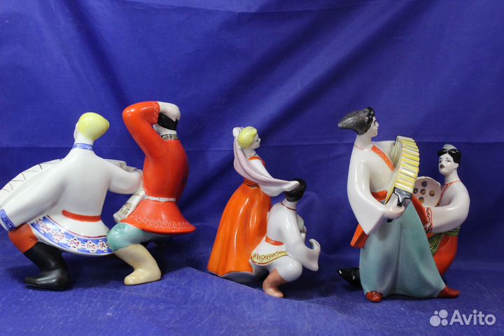 Три Фарфор статуэтки Русский танец балалайку бубен