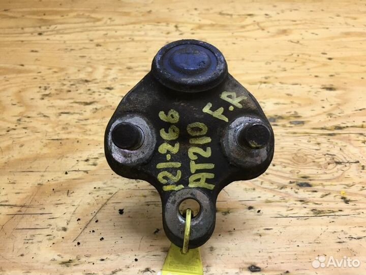 Шаровая опора передняя правая Toyota Corona Premio