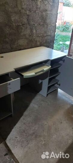Письменный стол
