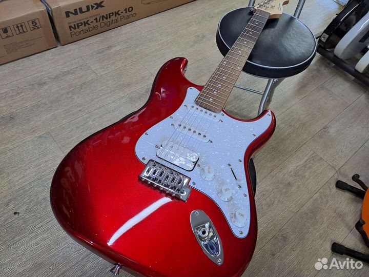 Электрогитара стратокастер красная