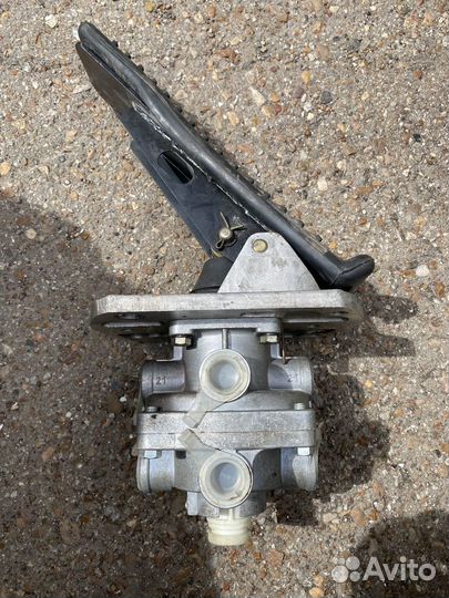 Педаль + кран тормозной 2-х секц. беломо