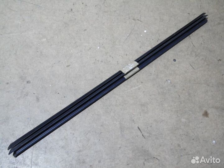 Молдинг стекла передний левый Ситроен С4 II