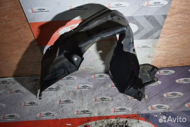 Подкрылок перед лево c Toyota Gaia ACM10G 1AZ-FSE