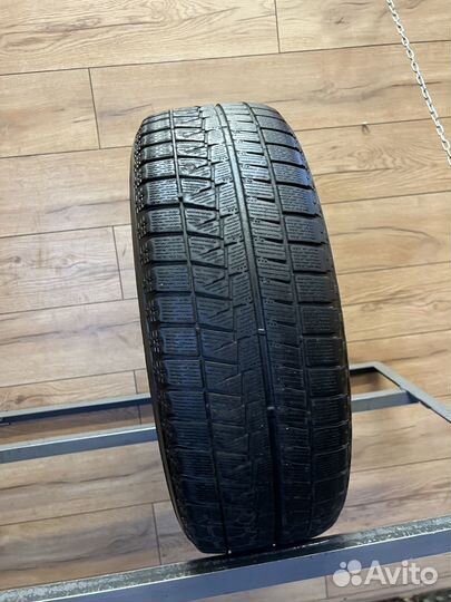 Bridgestone Blizzak Revo GZ 215/60 R17 96S