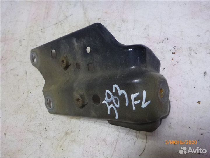 Кронштейн передний левый Toyota Camry ASV50 2AR-FE