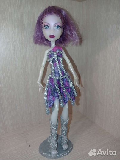 Кукла Монстер Хай Спектра Вондергейст