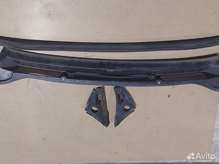 Жабо с уголками левый и правый Opel Astra GTC 2011