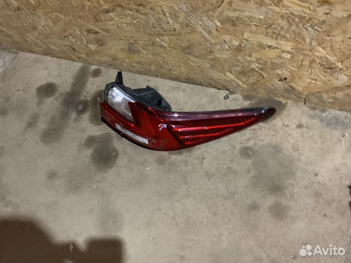 Фонарь задний правый Lexus Es.2017