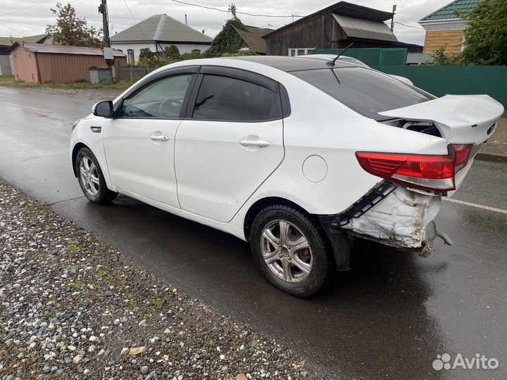 Kia Rio 1.4 МТ, 2015, битый, 195 000 км