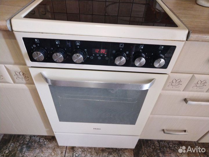 Электрическая плита с духовкой бу