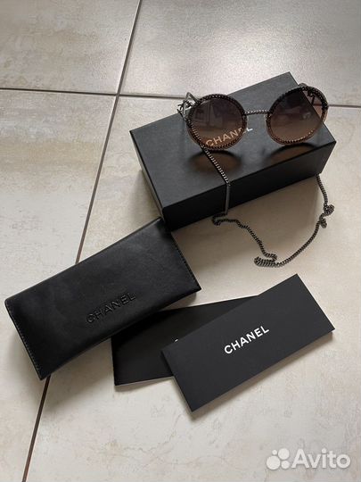 Солнцезащитные очки Chanel