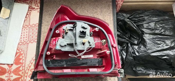 Фонарь задний левый volvo S80 2004 год с деффектом