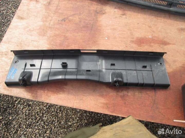 Накладка замка багажника Toyota Corolla NZE121