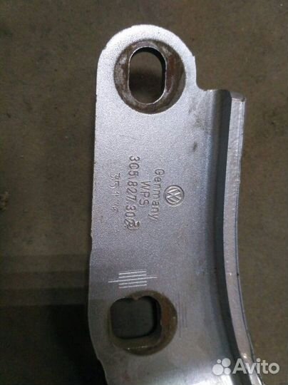 Петля багажника правая Volkswagen Passat B6 2.0