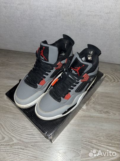 Продаю кроссовки Nike Air Jordan 4