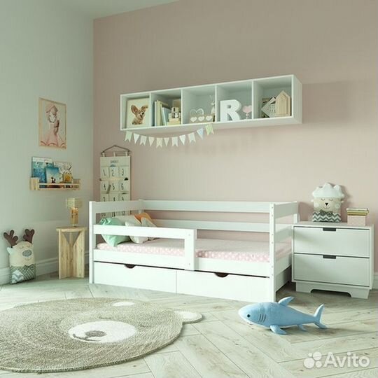 Кроватка из натурального дерева детская с бортиком